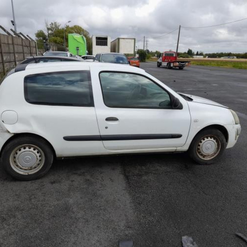 Reservoir essence RENAULT CLIO 2 CAMPUS Photo n°9