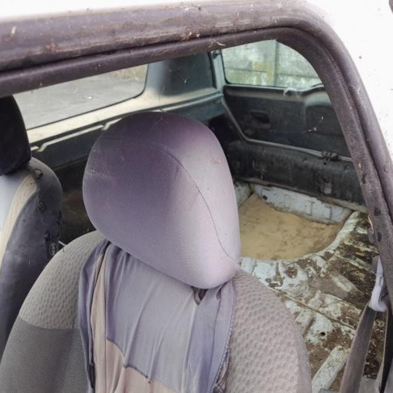 Reservoir essence RENAULT CLIO 2 CAMPUS Photo n°12