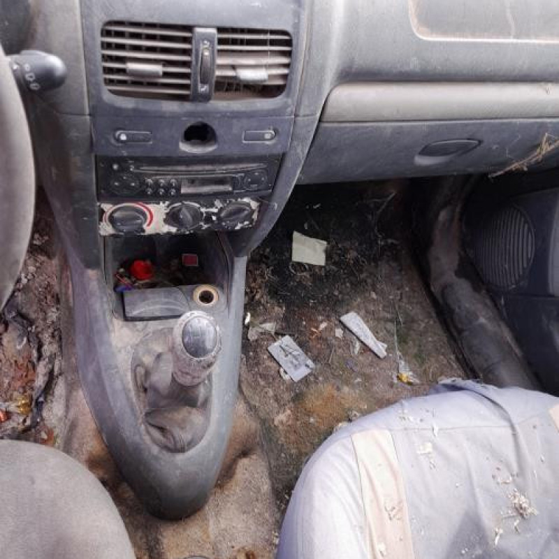 Reservoir essence RENAULT CLIO 2 CAMPUS Photo n°13