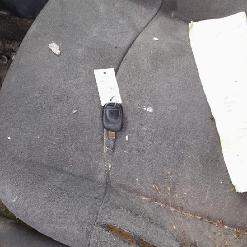 Reservoir essence RENAULT CLIO 2 CAMPUS Photo n°14