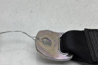 Attache ceinture arriere gauche PEUGEOT 107