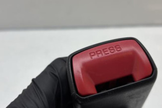 Attache ceinture arriere gauche PEUGEOT 107