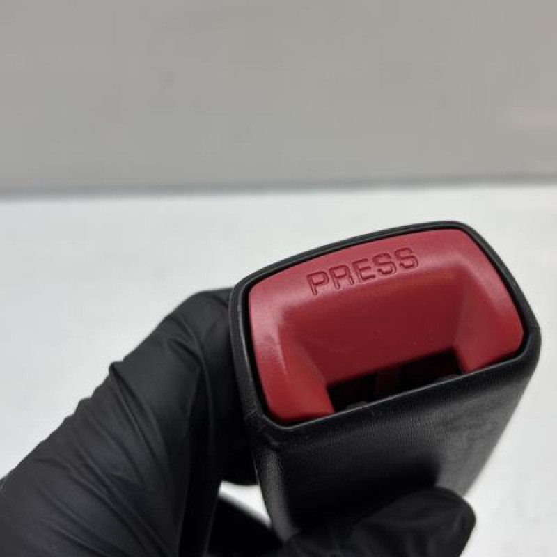 Attache ceinture arriere gauche PEUGEOT 107 Photo n°3