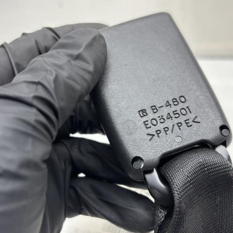 Attache ceinture arriere gauche PEUGEOT 107 Photo n°4