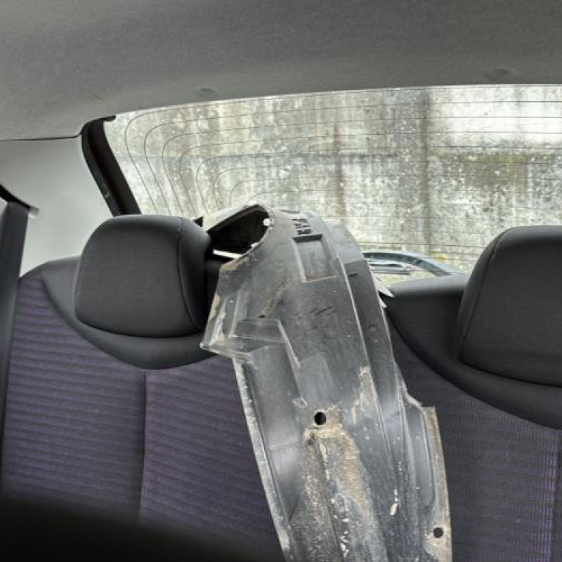 Attache ceinture arriere gauche PEUGEOT 107 Photo n°15