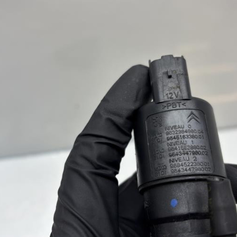 Pompe lave glace avant PEUGEOT 107 Photo n°4