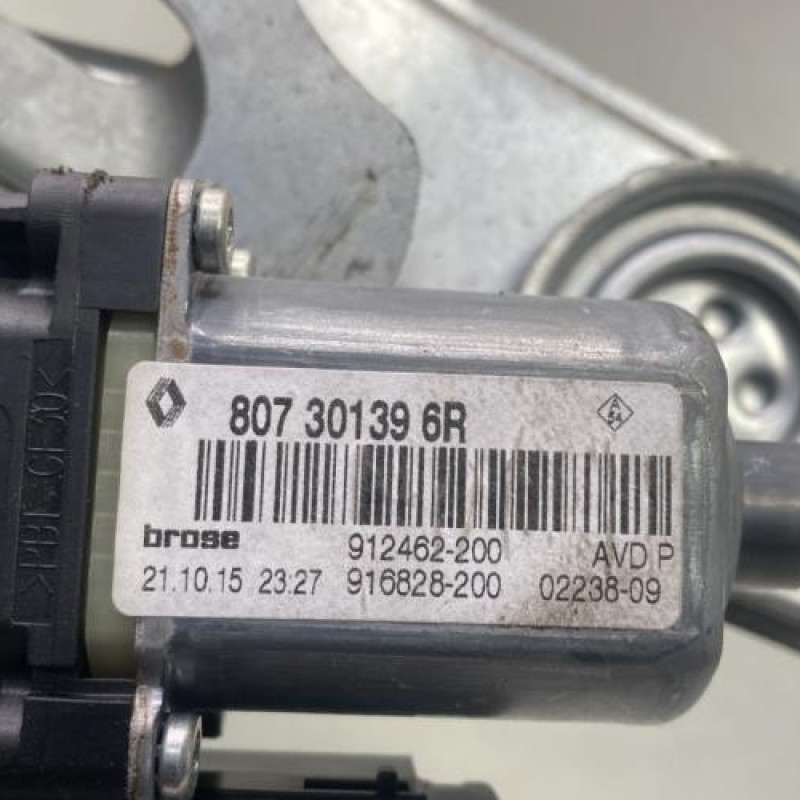 Leve vitre electrique avant droit RENAULT MEGANE 3 Photo n°8