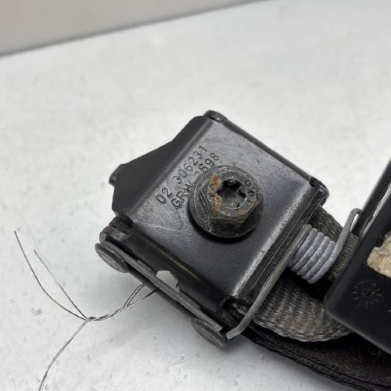 Attache ceinture arriere droit RENAULT CLIO 2 Photo n°2