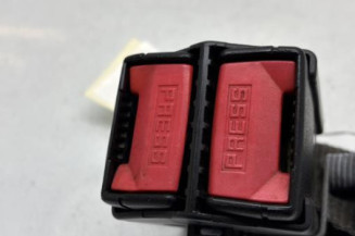 Attache ceinture arriere droit RENAULT CLIO 2