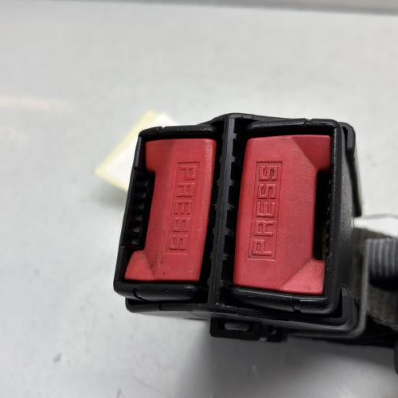 Attache ceinture arriere droit RENAULT CLIO 2 Photo n°3