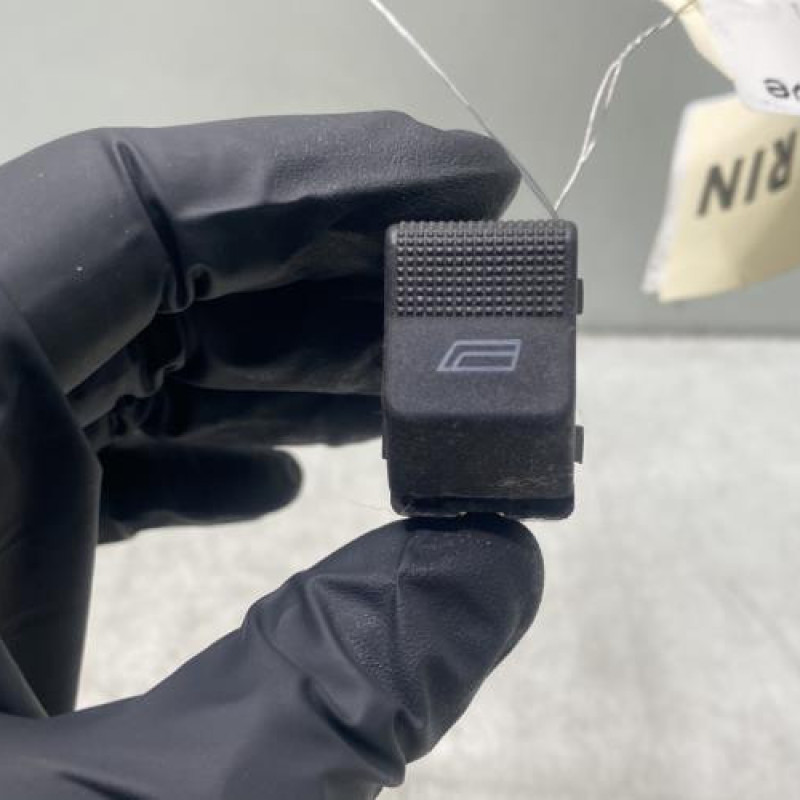 Interrupteur de leve vitre avant droit VOLKSWAGEN POLO 3 Photo n°1