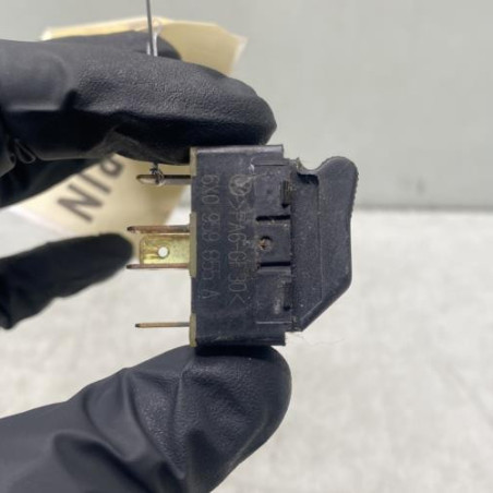 Interrupteur de leve vitre avant droit VOLKSWAGEN POLO 3