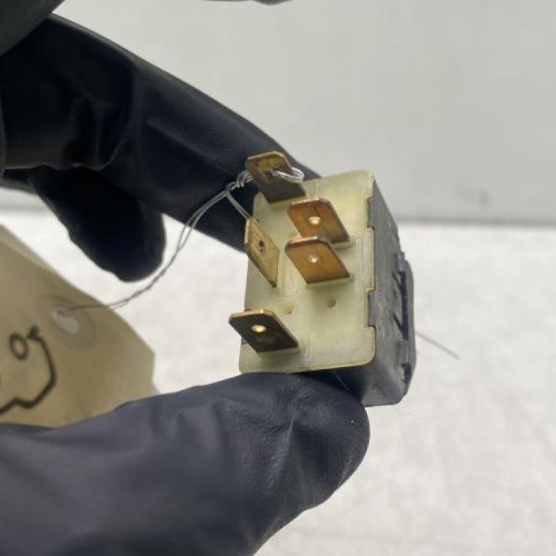 Interrupteur de leve vitre avant droit VOLKSWAGEN POLO 3 Photo n°3