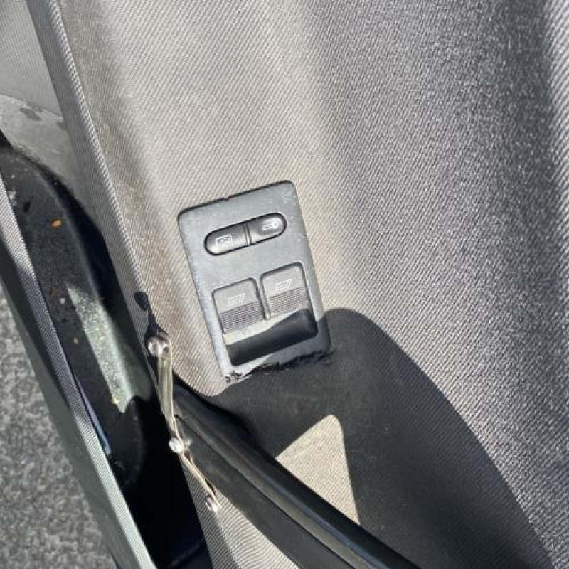 Interrupteur de leve vitre avant droit VOLKSWAGEN POLO 3 Photo n°14
