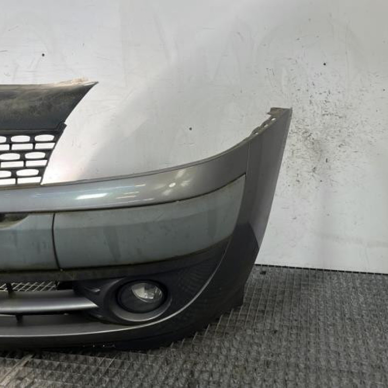 Pare choc avant RENAULT CLIO 2 Photo n°2