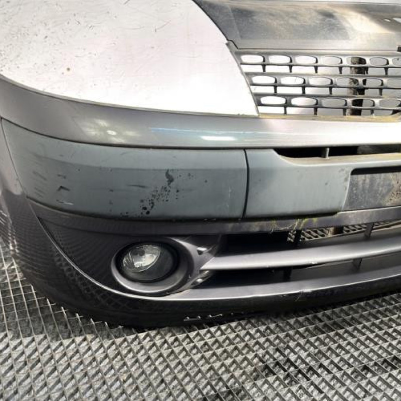 Pare choc avant RENAULT CLIO 2 Photo n°4