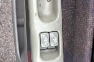 Poignee interieur avant droit RENAULT TWINGO 1