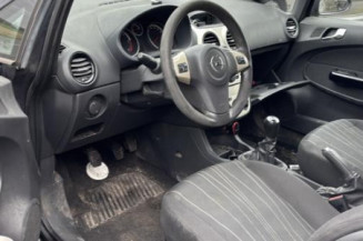 Custode avant droit OPEL CORSA D