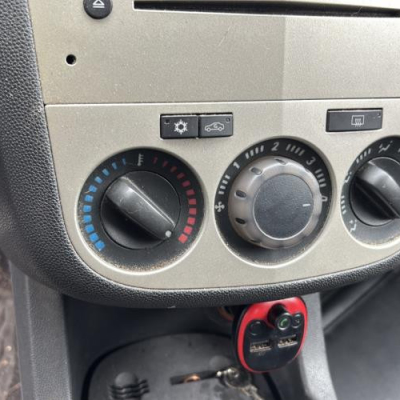 Custode avant gauche OPEL CORSA D Photo n°18