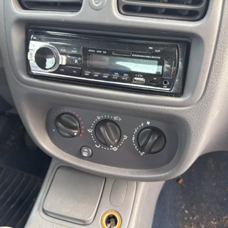 Porte avant gauche RENAULT CLIO 2 Photo n°17