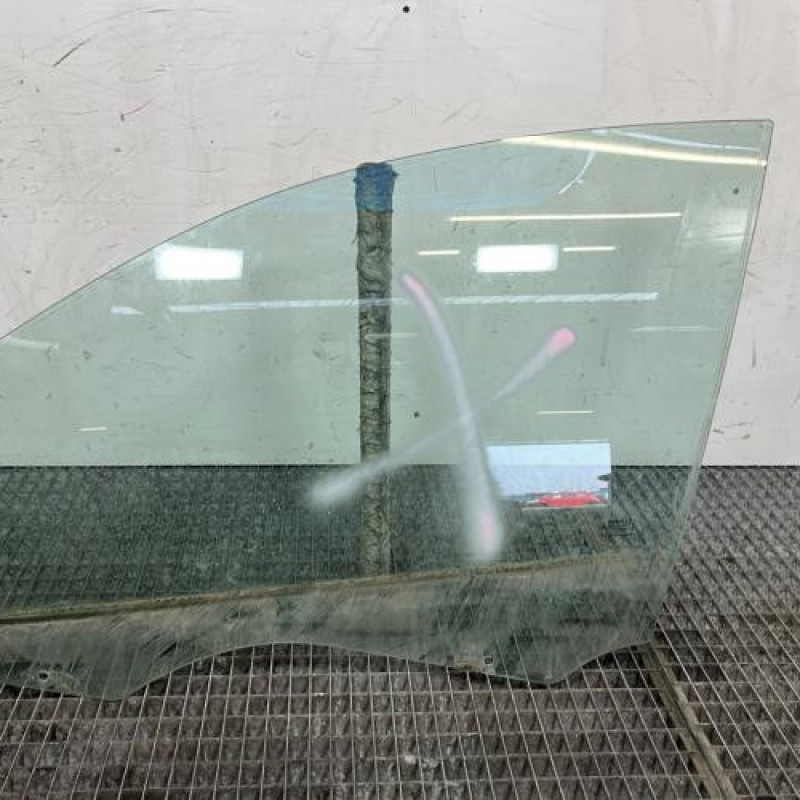 Vitre avant gauche RENAULT MEGANE 2 Photo n°1