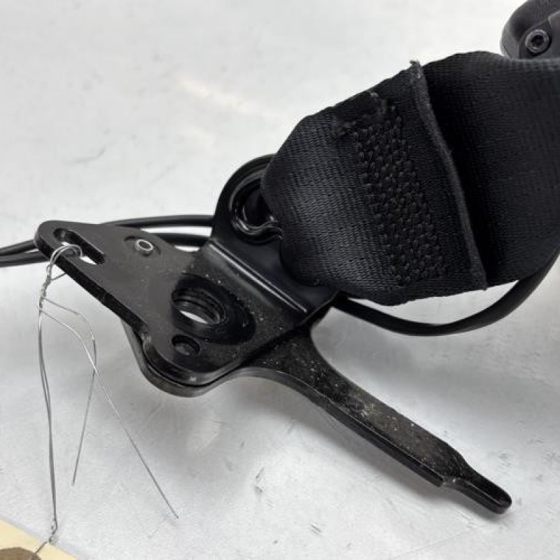 Attache ceinture arriere droit RENAULT CLIO 4 Photo n°2