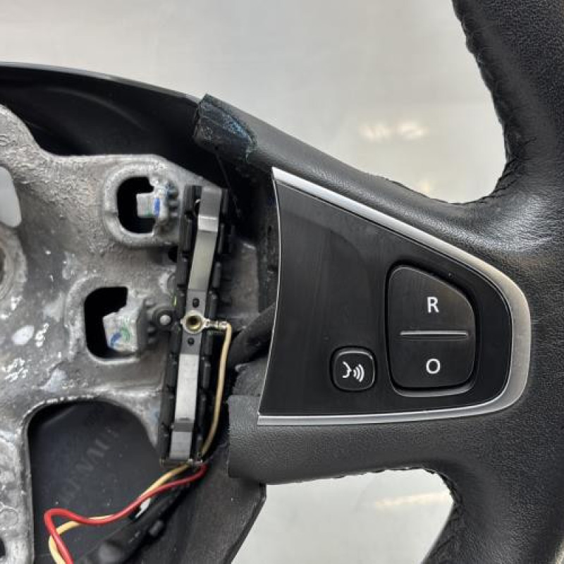 Volant RENAULT CLIO 4 Photo n°5