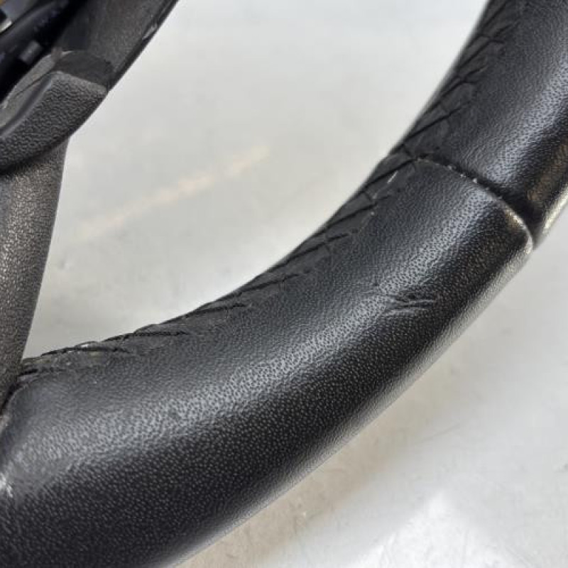 Volant RENAULT CLIO 4 Photo n°8