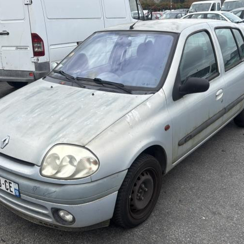 Calandre RENAULT CLIO 2 Photo n°8