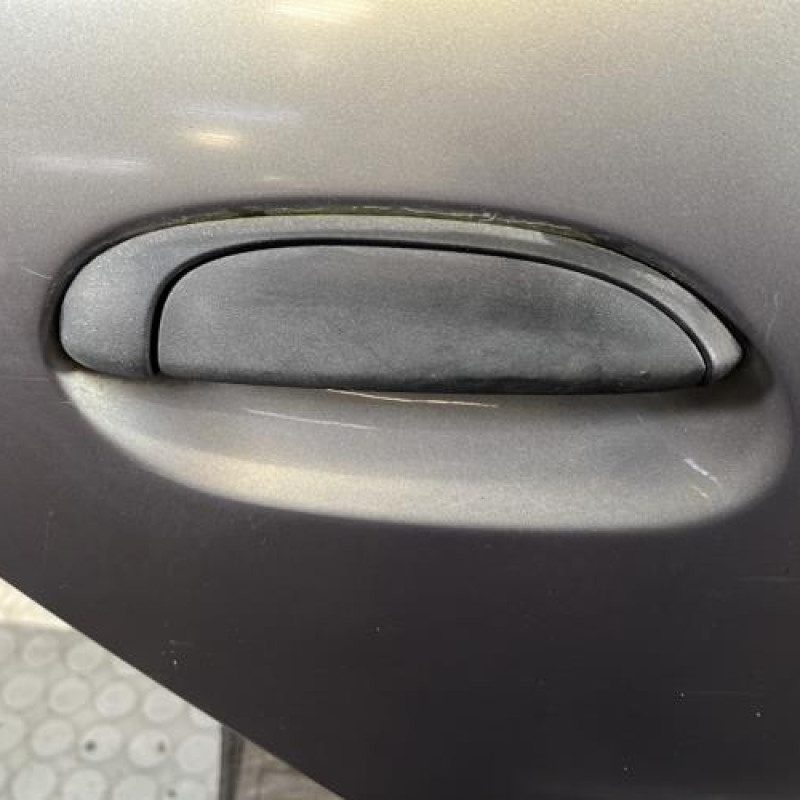 Porte arriere droit RENAULT CLIO 2 Photo n°3