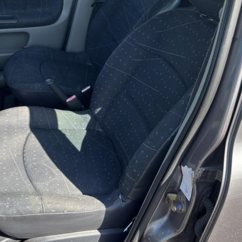 Pare boue arriere droit RENAULT CLIO 2 Photo n°15