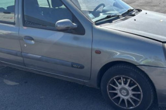 Pare boue arriere gauche RENAULT CLIO 2