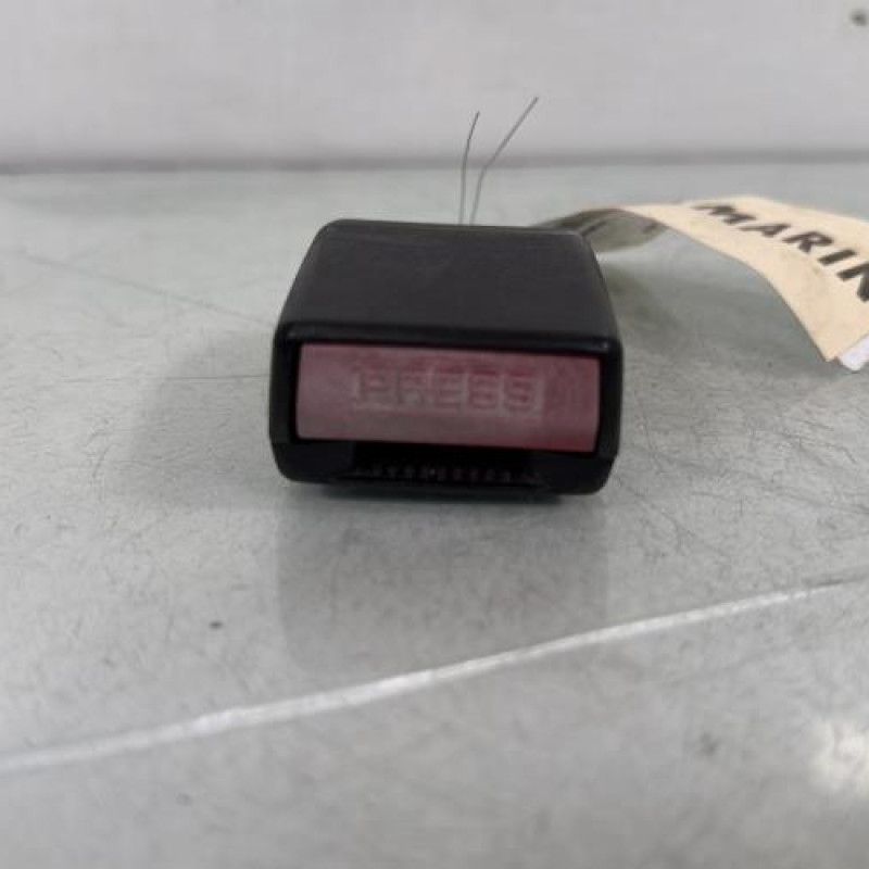 Attache ceinture avant droit RENAULT MASTER 3 Photo n°1