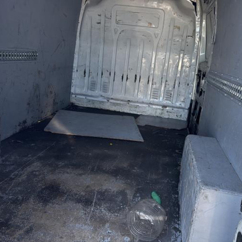 Attache ceinture avant droit RENAULT MASTER 3 Photo n°10