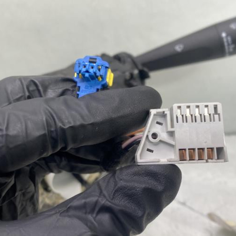 Com (Bloc Contacteur Tournant+Commodo Essuie Glace+Commodo Phare) PEUGEOT 208 1 Photo n°4