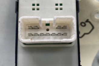 Interrupteur de leve vitre avant gauche KIA RIO 3