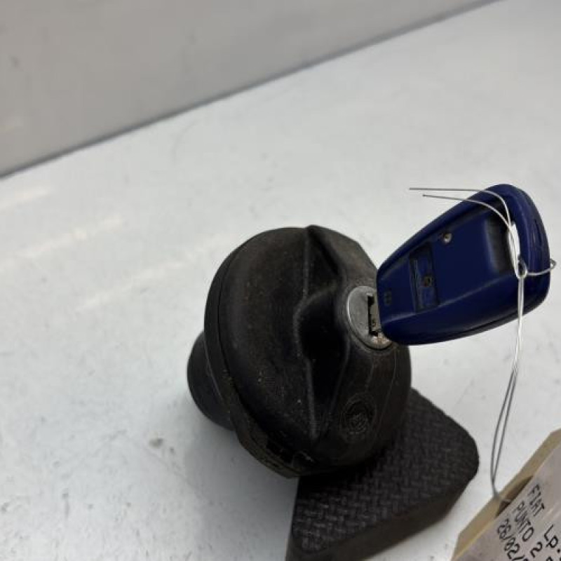 Bouchon de carburant FIAT PUNTO 2 Photo n°1