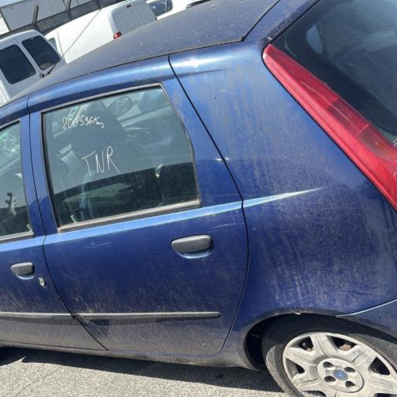 Malle/Hayon arriere FIAT PUNTO 2 Photo n°12