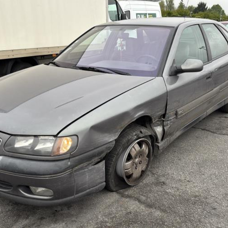 Feu arriere principal gauche (feux) RENAULT SAFRANE Photo n°4