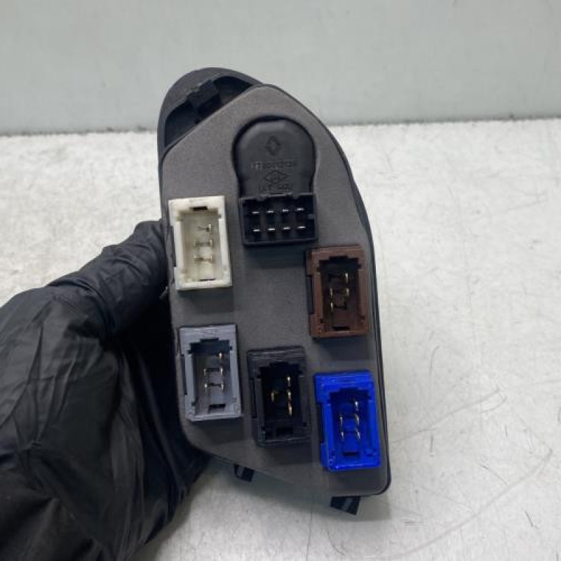 Interrupteur de leve vitre avant gauche RENAULT SAFRANE Photo n°2