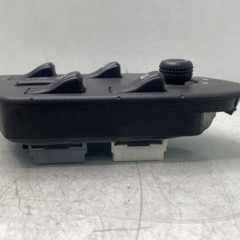 Interrupteur de leve vitre avant gauche RENAULT SAFRANE Photo n°3