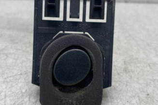 Bouton de coffre PEUGEOT 407 Photo n°1