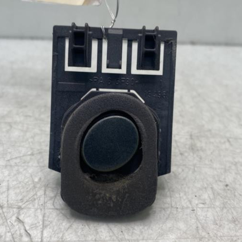 Bouton de coffre PEUGEOT 407 Photo n°1