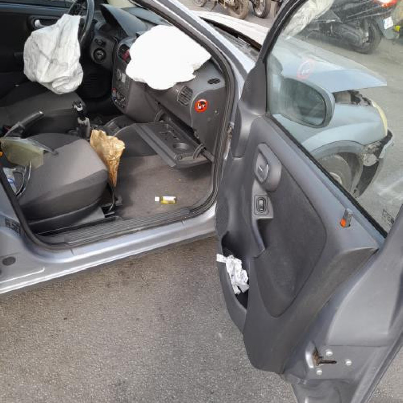 Feu arriere principal droit (feux) OPEL CORSA C Photo n°12