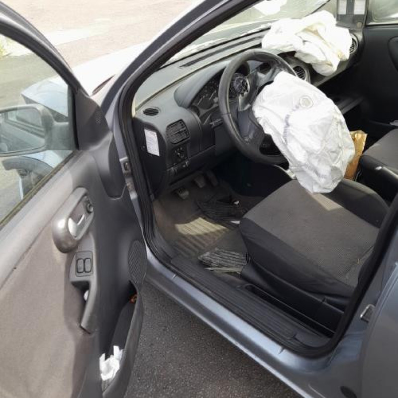 Feu arriere principal gauche (feux) OPEL CORSA C Photo n°13