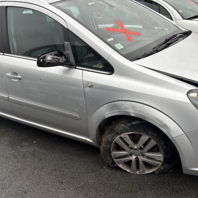Feu arriere principal gauche (feux) OPEL ZAFIRA B Photo n°11