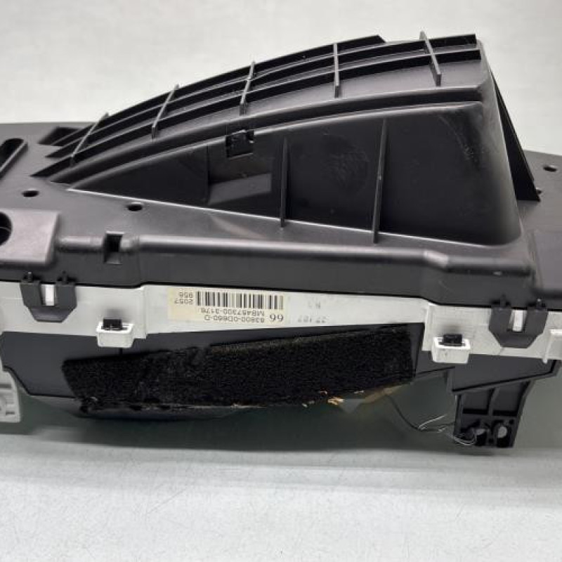 Compteur TOYOTA YARIS 2 Photo n°5