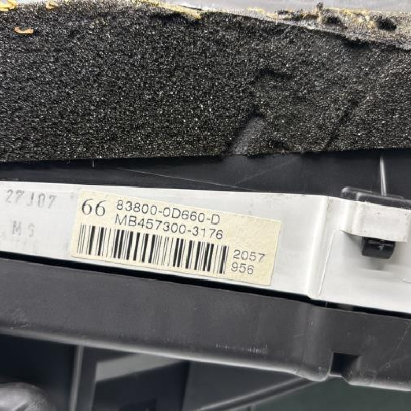 Compteur TOYOTA YARIS 2 Photo n°6