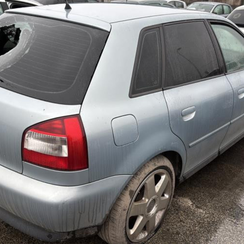 Feu arriere stop central AUDI A3 1 Photo n°5