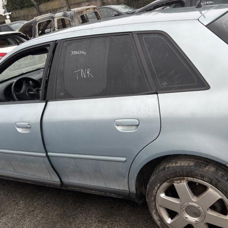 Feu arriere stop central AUDI A3 1 Photo n°8